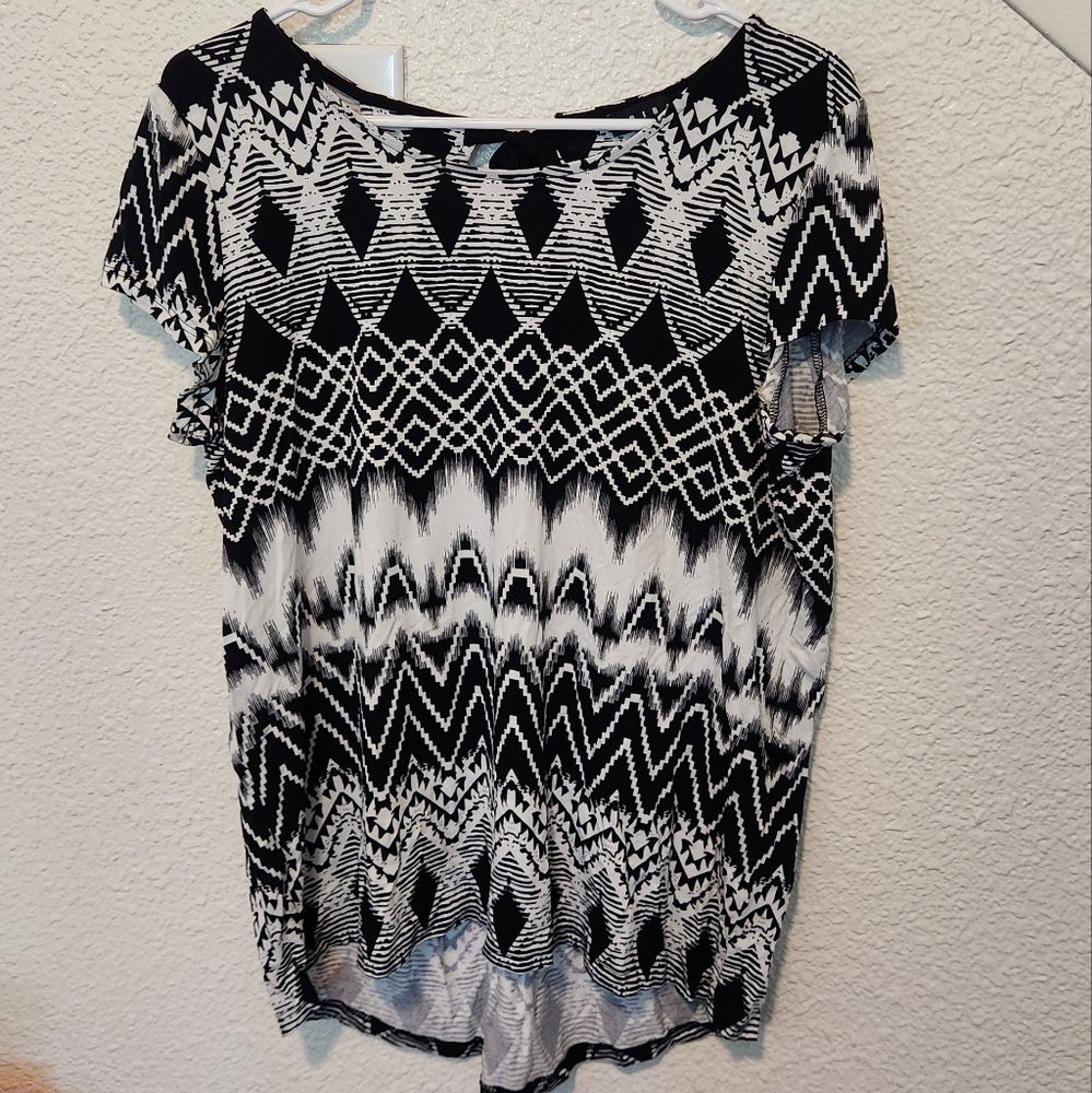 Tribal b&w top